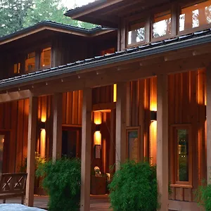 Shades Of Jade & Bed & Breakfast Roberts Creek